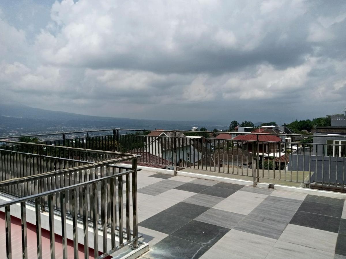 Villa Valencia Batu  Zewnętrze zdjęcie