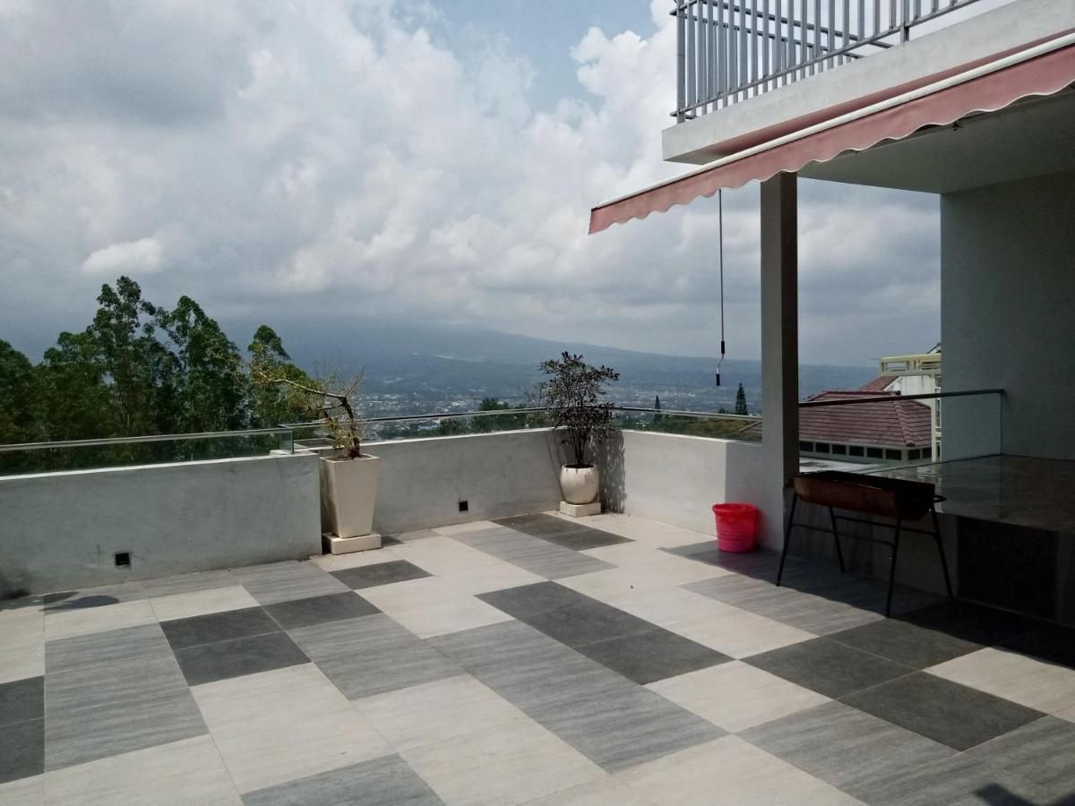 Villa Valencia Batu  Zewnętrze zdjęcie